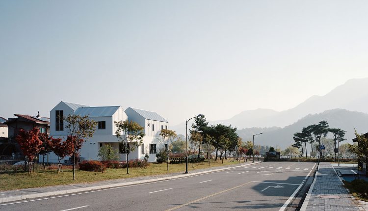 IWMW-산호수집 Mountain, Lake and a House