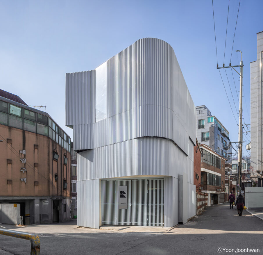 한 사람을 위한 도심 속 집 '구산동 주택 Gusandong House' - 브리크매거진 - BRIQUE MAGAZINE
